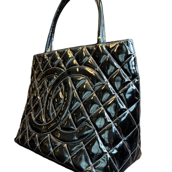 CHANEL Balck Quilted Patent Leather Tote - Picture 11 of 13